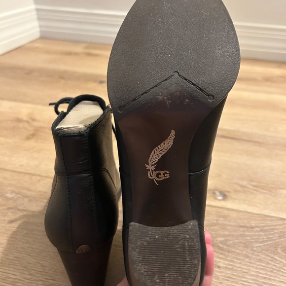 UGG WOMEN'S MACKIE - BLACK - Picture 2 of 2